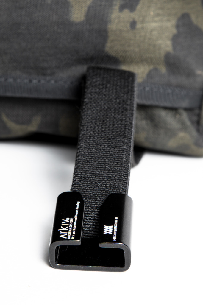 Messenger-Bag-BLKCAM-5