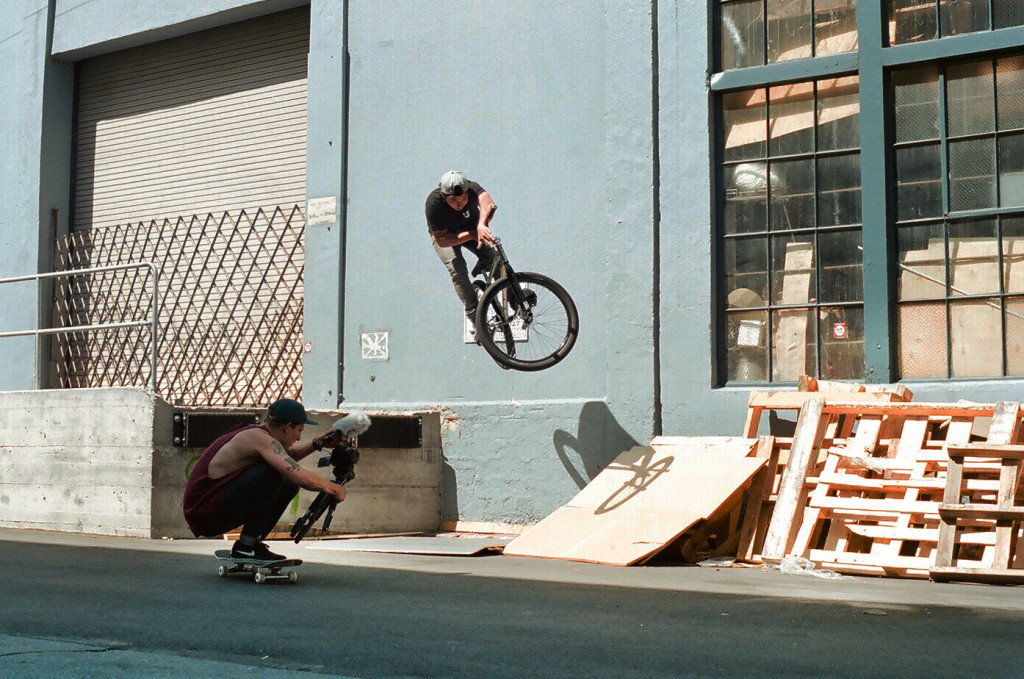 35mm_DewSippawit_MikeSchmitt_SanFrancisco_BackAlleyBarspin